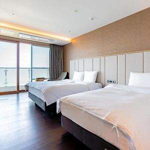 [Hotel] Superior No Kitchen or Partial Ocean View or Family Twin